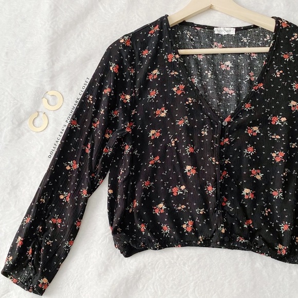 Floral Button Down Cropped Top - Picture 3 of 10